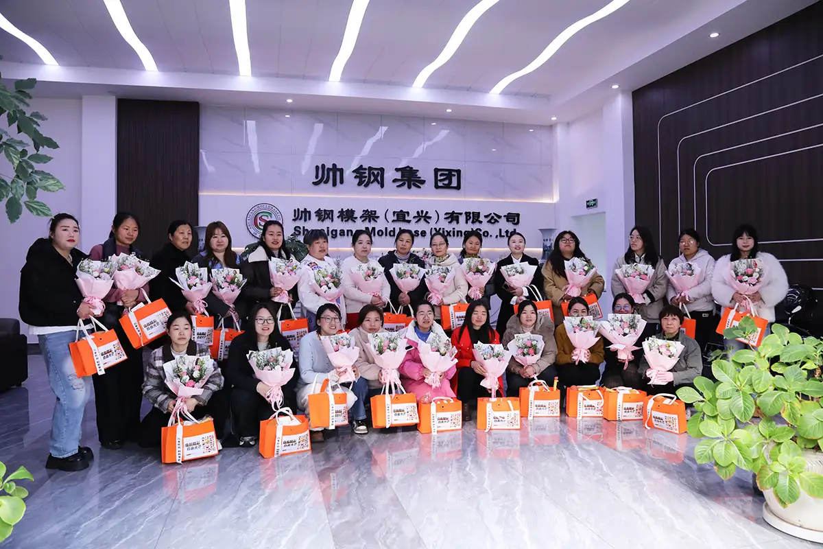 女性従業員への感謝と祝福の日