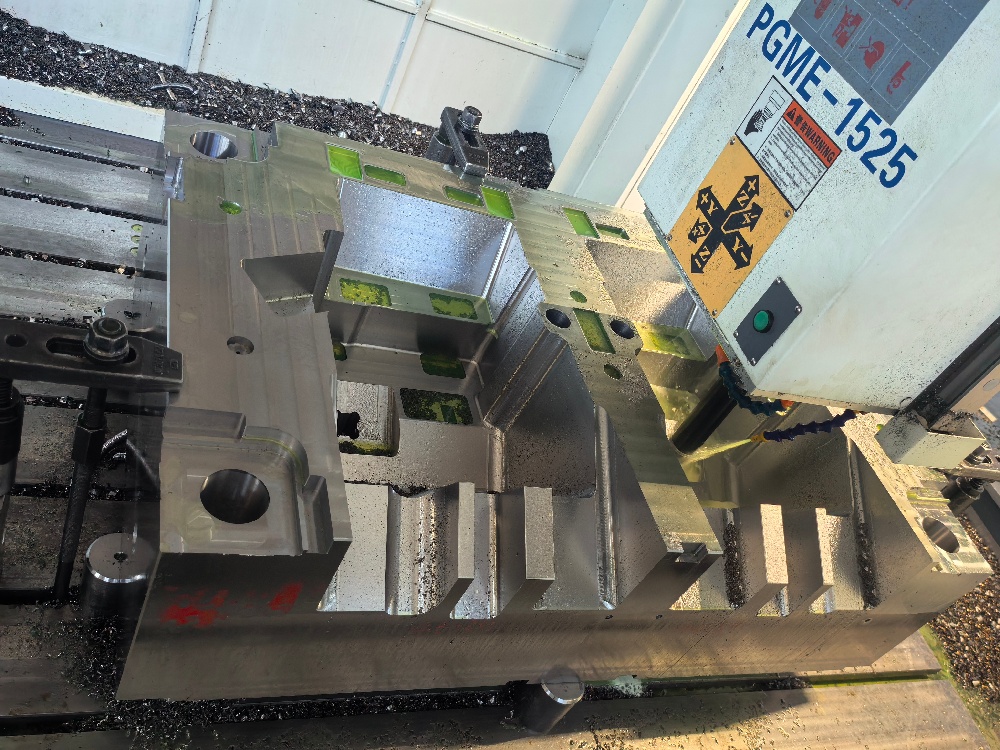 7段階の変形防止加工プロセス｜SG MOLD「モールドベース」システム